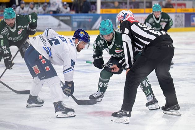 Cole Fonstad (Bietigheim Steelers, 24) in a battle for the faceoff against Hunter Garlent (EC Kassel Huskies, 65) and Jan Lamberger (referee, linesperson 92) during the Bietigheim Steelers vs. EC Kassel Huskies game, ice hockey, DEL 2, Game 6 of the regular season, 2026–2027 season, October 4, 2026 Bietigheim Steelers vs. EC Kassel Huskies, ice hockey, DEL 2, Game 6 of the regular season, 2026–2027 season, October 4, 2026, Bietigheim Copyright: xEibner-Pressefotox EP_TBR