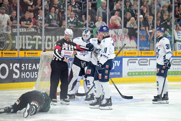 Cluster of players on the ice: Bietigheim Steelers vs. EC Kassel Huskies, Ice Hockey, DEL 2, Game 6 of the regular season, 2026–2027 season, October 4, 2026, Bietigheim Steelers vs. EC Kassel Huskies, Ice Hockey, DEL 2, 6th Regular Season Game, 2026–2027 Season, October 4, 2026, Bietigheim Copyright: xEibner-Pressefotox EP_TBR