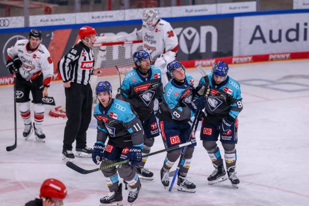 Ingolstadt, Germany, October 4, 2026 PENNY DEL 2026–2027, Game 6: ERC Ingolstadt vs. Kölner Haie. Pictured from left: Goal scorer Kenny Agostino of ERC Ingolstadt celebrates with his teammates after scoring the goal that made the score 2–3, Copyright: xFotostandx xSchäferx