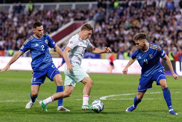 SOCCER - NL, KOS vs AUT PRISTINA,KOSOVO,04.OCT.26 - SOCCER - UEFA Nations League, OEFB international match, Länderspiel, Nationalmannschaft Kosovo vs Austria. Image shows Ron Raci (KOS), Alexander Prass (AUT) and Ilir Krasniqi (KOS).  GEPAxpictures xArminxRauthner
