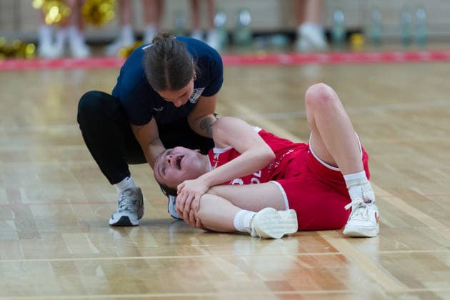 Nicole Brochlitz (Lions), No. 6, is lying on the floor injured; Lions vs. TK Hannover Luchse, Women s Basketball, 1st Bundesliga, DBBL, Matchday 1 of the 2026–27 season, April 10, 2026, SWH Arena, Saxony-Anhalt, Germany