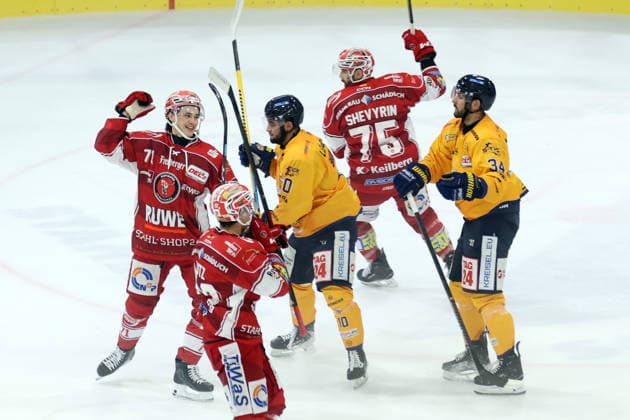 Sahnpark Crimmitschau, October 4, 2026; 2026–27 Season; Ice Hockey; 2nd Bundesliga; Regular Season; Game 6; Saxony Ice Arena; Saxony Derby; Eispiraten vs. Lausitzer Füchse; Crimmitschau celebrates after Noah Garthe s goal l red EPC Crimmitschau Saxony Germany