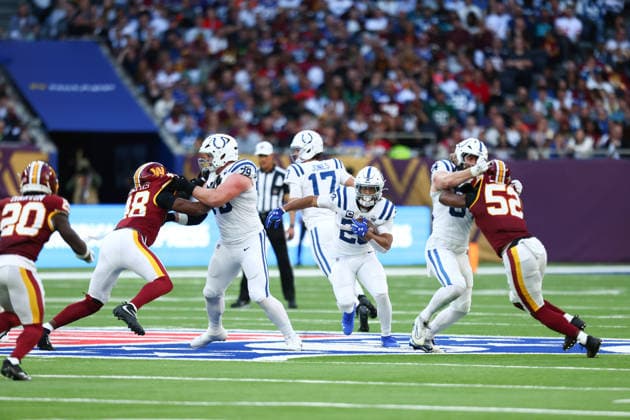 October 4, 2026, London, England, United Kingdom: JONATHAN TAYLOR 28 of Indianapolis Colts runs with the ball in the NFL, American Football Herren, USA 2026 27 regular season game week 4 between INDIANAPOLIS COLTS and WASHINGTON COMMANDERS at the Tottenham Hotspur Stadium in London, United Kingdom. Colts won 30:13 against Commanders. London United Kingdom - ZUMAc179 20261004_zep_c179_051 Copyright: xMickaelxChavetx