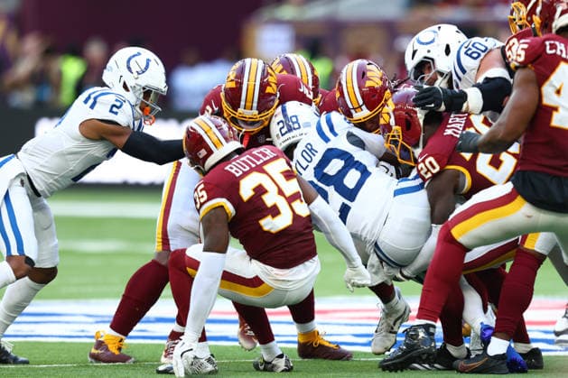 October 4, 2026, London, England, United Kingdom: JONATHAN TAYLOR 28 of Indianapolis Colts is stopped in the NFL, American Football Herren, USA 2026 27 regular season game week 4 between INDIANAPOLIS COLTS and WASHINGTON COMMANDERS at the Tottenham Hotspur Stadium in London, United Kingdom. Colts won 30:13 against Commanders. NFL 2026: Colts 30:13 Commanders  - ZUMAc179 20261004_zep_c179_054 Copyright: xMickaelxChavetx