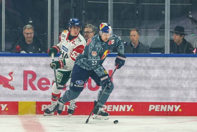 One-on-one, action, featuring Enrico Henriquez Morales 52 of the Augsburger Panther and Ville Pokka 22 of EHC Red Bull Munich, EHC Red Bull Munich vs. Augsburger Panther, Matchday 6, Ice Hockey, Penny DEL, October 3, 2026, Munich, Bavaria, Germany Copyright: xkolbert-press ChristianxKolbertx