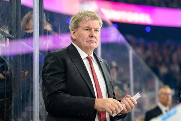 Hockey, DEL, 20261004, EHC Red Bull Munich vs. Augsburg Panthers. Pictured: Augsburg Panthers coach Bill Peters at SAP Garden in Munich, Bavaria, Germany Copyright: Passion2Press MarkusxFischerx