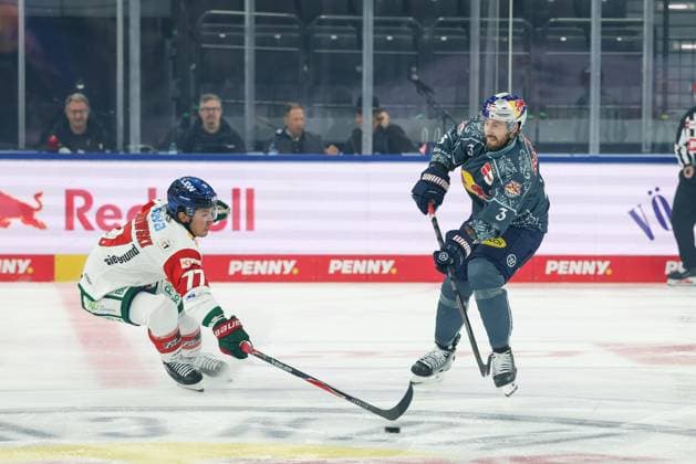 One-on-one, action, featuring Luke Toporowski (77, Augsburger Panther) and Lukas Klok (3, EHC Red Bull Munich), EHC Red Bull Munich vs. Augsburger Panther, Matchday 6, ice hockey, Penny DEL, October 3, 2026, Munich, Bavaria, Germany Copyright: xkolbert-press ChristianxKolbertx
