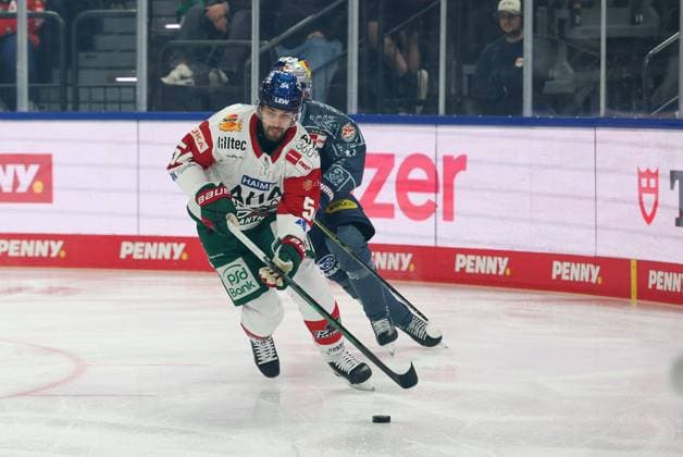 One-on-one, action, featuring Felix Scheel 54 of the Augsburger Panther and Elis Hede 10 of the EHC Red Bull Munich, EHC Red Bull Munich vs. Augsburger Panther, Matchday 6, Ice Hockey, Penny DEL, October 3, 2026, Munich, Bavaria, Germany Copyright: xkolbert-press ChristianxKolbertx