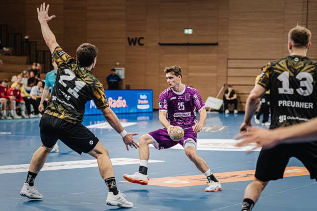 Pictured: Torsten Anselm, 25, of Hüttenberg on the attack, October 4, 2026; HC Elbflorenz 2006 vs. TV 05 07 Hüttenberg; Handball Bundesliga 2; Matchday 6; Germany; Dresden; BallsportArena Dresden Copyright: HMBxMedia xEtiennexSchlick