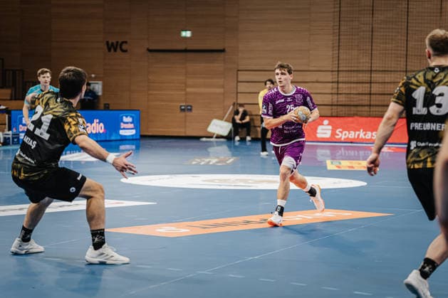 Pictured: Torsten Anselm, 25, of Hüttenberg on the attack, October 4, 2026; HC Elbflorenz 2006 vs. TV 05 07 Hüttenberg; Handball Bundesliga 2; Matchday 6; Germany; Dresden; BallsportArena Dresden Copyright: HMBxMedia xEtiennexSchlick