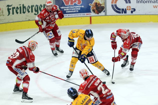 Sahnpark Crimmitschau, October 4, 2026; 2026–27 Season; Ice Hockey; 2nd Bundesliga; Regular Season; Game 6; Saxony Ice Arena; Saxony Derby; Eispiraten vs. Lausitzer Füchse; Nikolas Biggins (EPC, red) vs. Louis Anders (Füchse Crimmitschau, Saxony, Germany