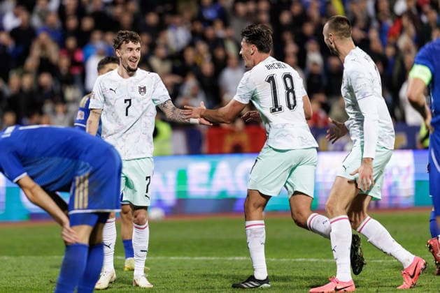 SOCCER - NL, KOS vs AUT PRISTINA,KOSOVO,04.OCT.26 - SOCCER - UEFA Nations League, OEFB international match, Länderspiel, Nationalmannschaft Kosovo vs Austria. Image shows the rejoicing of Christoph Lang, Felix Bacher and Sasa Kalajdzic (AUT).  GEPAxpictures xArminxRauthner