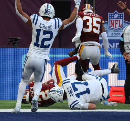 Indianapolis Colts Quarter Back Daniel Jones scores a touchdown in their match against the Washington Commanders at Tottenham stadium in London on Sunday October 04, 2026. Colts beat the Commanders 30-13.  LON2026100417 HUGOxPHILPOTT