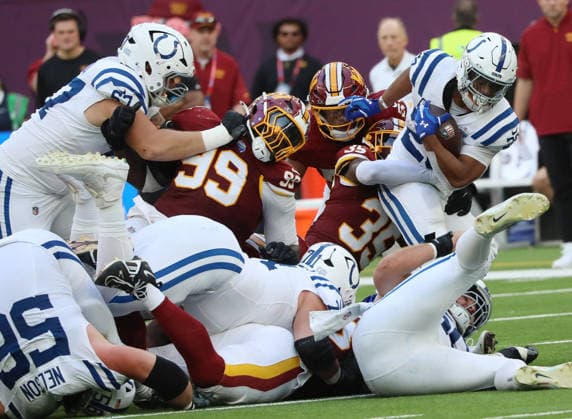 Indianapolis Colts Running Back Jonathan Taylor runs with the football in their match against the Washington Commanders at Tottenham stadium in London on Sunday October 04, 2026. Colts beat the Commanders 30-13.  LON2026100424 HUGOxPHILPOTT