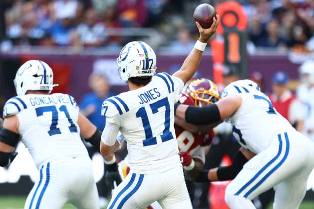 October 4, 2026, London, England, United Kingdom: Quarterback DANIEL JONES 17 of Indianapolis Colts throws the ball in the NFL, American Football Herren, USA 2026 27 regular season game week 4 between INDIANAPOLIS COLTS and WASHINGTON COMMANDERS at the Tottenham Hotspur Stadium in London, United Kingdom. Colts won 30:13 against Commanders. NFL 2026: Colts 30:13 Commanders  - ZUMAc179 20261004_zep_c179_080 Copyright: xMickaelxChavetx