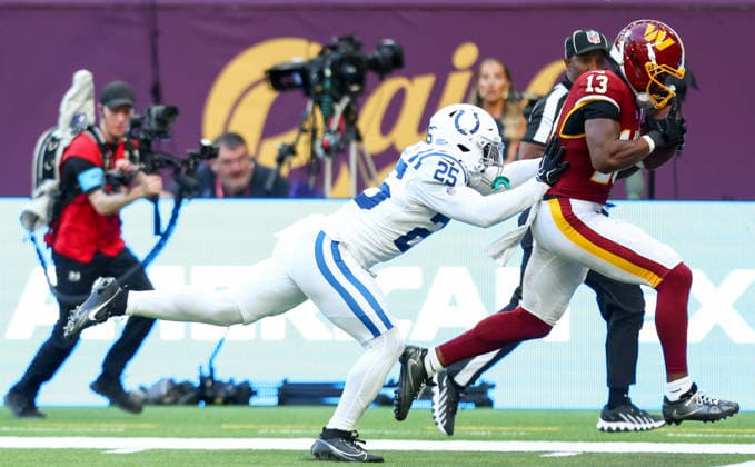 October 4, 2026, London, England, United Kingdom: TREYLON BURKS 13 of Washington Commanders scores a touchdown after a 47 yards pass from Athan Kaliakmanis in the NFL, American Football Herren, USA 2026 27 regular season game week 4 between INDIANAPOLIS COLTS and WASHINGTON COMMANDERS at the Tottenham Hotspur Stadium in London, United Kingdom. Colts won 30:13 against Commanders. London United Kingdom - ZUMAc179 20261004_zep_c179_076 Copyright: xMickaelxChavetx