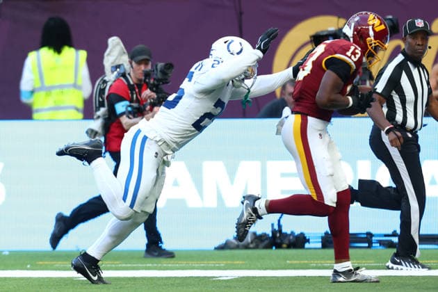 October 4, 2026, London, England, United Kingdom: TREYLON BURKS 13 of Washington Commanders scores a touchdown after a 47 yards pass from Athan Kaliakmanis in the NFL, American Football Herren, USA 2026 27 regular season game week 4 between INDIANAPOLIS COLTS and WASHINGTON COMMANDERS at the Tottenham Hotspur Stadium in London, United Kingdom. Colts won 30:13 against Commanders. London United Kingdom - ZUMAc179 20261004_zep_c179_077 Copyright: xMickaelxChavetx