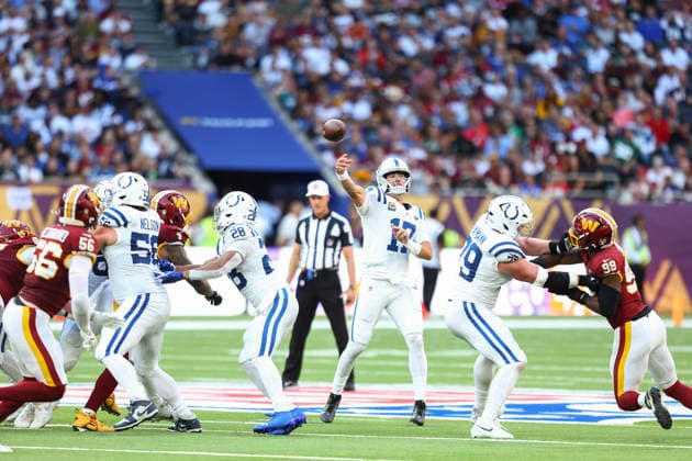October 4, 2026, London, England, United Kingdom: Quarterback DANIEL JONES 17 of Indianapolis Colts throws the ball in the NFL, American Football Herren, USA 2026 27 regular season game week 4 between INDIANAPOLIS COLTS and WASHINGTON COMMANDERS at the Tottenham Hotspur Stadium in London, United Kingdom. Colts won 30:13 against Commanders. London United Kingdom - ZUMAc179 20261004_zep_c179_085 Copyright: xMickaelxChavetx
