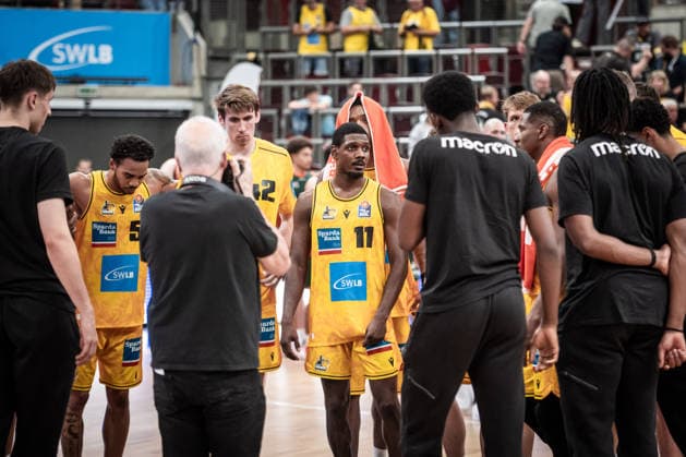 Darius Perry of MHP RIESEN Ludwigsburg, No. 11, center, and the team are visibly disappointed after their loss to Trier GER; MHP Riesen Ludwigsburg vs. VET CONCEPT Gladiators Trier, Basketball Bundesliga, easycredit BBL, Matchday 4, 2026–2027 season, October 4, 2026 GER, MHP Riesen Ludwigsburg vs. VET CONCEPT Gladiators Trier, Basketball Bundesliga, easycredit BBL, Matchday 4, 2026–2027 season, October 4, 2026 Ludwigsburg Copyright: xSandyxDinkelackerx EP_SDR