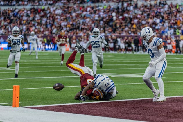 7 Charvarius Ward (CB) Indianapolis Colts block the pass to 13 Treylon Burks (WR) Washington Commanders Indianapolis Colts vs Washington Commanders, American Football, NFL, American Football Herren, USA Week 4, 2026, 04.10.2026 Tottenham Tottenham Hotspur Stadium Vereinigtes Königreich Copyright: xPFA ThomasxMummertx