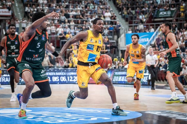 Darius Perry, MHP RIESEN Ludwigsburg, 11 vs. Justin Simon, VET CONCEPT Gladiators Trier, 05 GER, MHP Riesen Ludwigsburg vs. VET CONCEPT Gladiators Trier, Basketball Bundesliga, easycredit BBL, Matchday 4, 2026–2027 Season, October 4, 2026 GER, MHP Riesen Ludwigsburg vs. VET CONCEPT Gladiators Trier, Basketball Bundesliga, easycredit BBL, Matchday 4, 2026–2027 Season, October 4, 2026 Ludwigsburg Copyright: xSandyxDinkelackerx EP_SDR