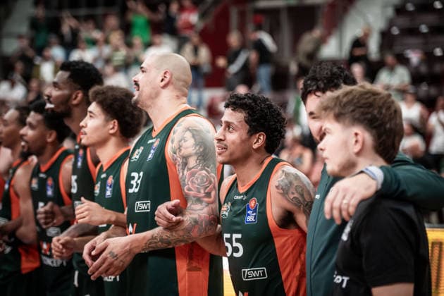 Eli Brooks, VET CONCEPT Gladiators Trier, 55, and the team: joy, cheering, smiles. GER, MHP Riesen Ludwigsburg vs. VET CONCEPT Gladiators Trier, Basketball Bundesliga, easycredit BBL, Matchday 4, 2026–2027 season, October 4, 2026 GER, MHP Riesen Ludwigsburg vs. VET CONCEPT Gladiators Trier, Basketball Bundesliga, easycredit BBL, Matchday 4, 2026–2027 season, October 4, 2026 Ludwigsburg Copyright: xSandyxDinkelackerx EP_SDR