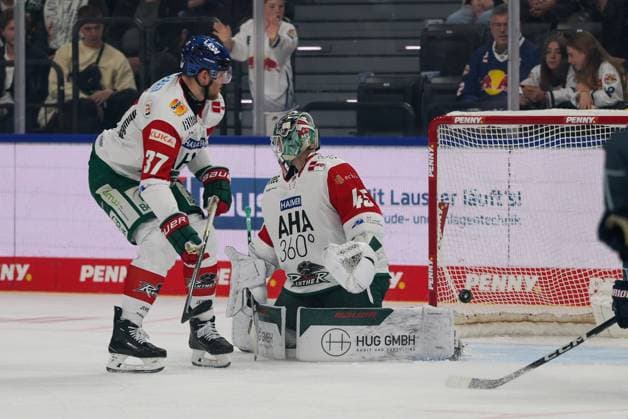 Tobias Ancicka, No. 45 of the Augsburg Panthers, scores the goal to make it 1–0, EHC Red Bull Munich vs. Augsburg Panthers, Matchday 6, Ice Hockey, Penny DEL, October 3, 2026, Munich, Bavaria, Germany Copyright: xkolbert-press ChristianxKolbertx
