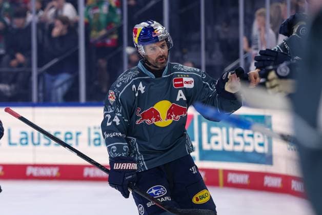 Ryan Murphy of the 24 EHC Red Bull Munich celebrates a goal to make it 1–0, EHC Red Bull Munich vs. Augsburger Panther, Matchday 6, Ice Hockey, Penny DEL, October 3, 2026, Munich, Bavaria, Germany Copyright: xkolbert-press ChristianxKolbertx
