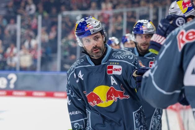 Ryan Murphy of the 24 EHC Red Bull Munich celebrates a goal to make it 1–0, EHC Red Bull Munich vs. Augsburger Panther, Matchday 6, Ice Hockey, Penny DEL, October 3, 2026, Munich, Bavaria, Germany Copyright: xkolbert-press ChristianxKolbertx