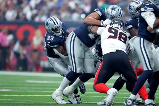 October 4, 2026, Houston, Texas, U.S: Dallas Cowboys running back Javonte Williams (33) stumbles while carrying the ball during the second quarter of the NFL, American Football Herren, USA regular season game between the Houston Texans and the Dallas Cowboys at Reliant Stadium in Houston, TX on October 4, 2026. NFL 2026 - Dallas Cowboys Vs Houston Texans  - ZUMAw137 20261004_aap_w137_021 Copyright: xErikxWilliamsx
