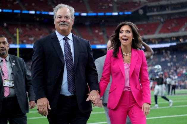 October 4, 2026, Houston, Texas, U.S: Houston Texans owner Cal McNair (left) and his wife, Hannah, prior to the NFL, American Football Herren, USA regular season game between the Houston Texans and the Dallas Cowboys at Reliant Stadium in Houston, TX on October 4, 2026. NFL 2026 - Dallas Cowboys Vs Houston Texans  - ZUMAw137 20261004_aap_w137_030 Copyright: xErikxWilliamsx