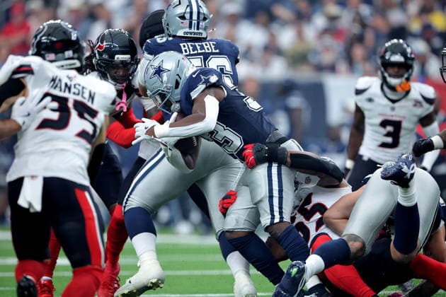 October 4, 2026, Houston, Texas, U.S: Dallas Cowboys running back Javonte Williams (33) is tackled by Houston Texans defensive end Danielle Hunter (55) while carrying the ball during the first quarter of the NFL, American Football Herren, USA regular season game between the Houston Texans and the Dallas Cowboys at Reliant Stadium in Houston, TX on October 4, 2026. NFL 2026 - Dallas Cowboys Vs Houston Texans - ZUMAw137 20261004_aap_w137_043 Copyright: xErikxWilliamsx
