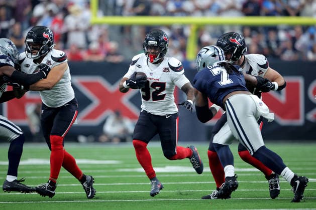October 4, 2026, Houston, Texas, U.S: Houston Texans running back David Montgomery (32) carries the ball upfield during the first quarter of the NFL, American Football Herren, USA regular season game between the Houston Texans and the Dallas Cowboys at Reliant Stadium in Houston, TX on October 4, 2026. NFL 2026 - Dallas Cowboys Vs Houston Texans  - ZUMAw137 20261004_aap_w137_046 Copyright: xErikxWilliamsx