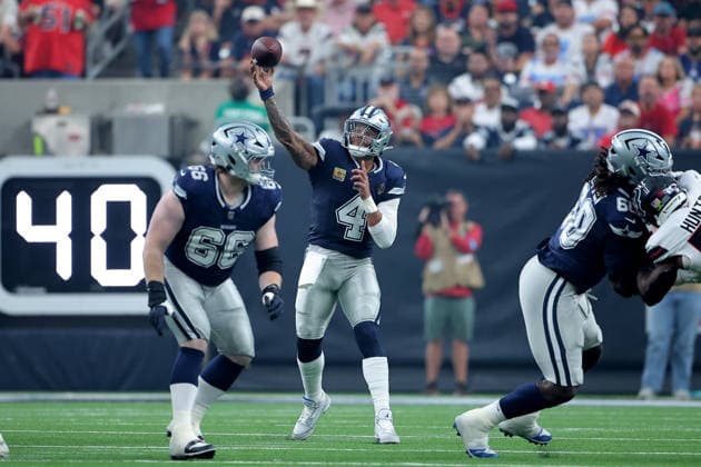 October 4, 2026, Houston, Texas, U.S: Dallas Cowboys quarterback Dak Prescott (4) passes the ball downfield during the first quarter of the NFL, American Football Herren, USA regular season game between the Houston Texans and the Dallas Cowboys at Reliant Stadium in Houston, TX on October 4, 2026. Houston U.S - ZUMAw137 20261004_aap_w137_039 Copyright: xErikxWilliamsx