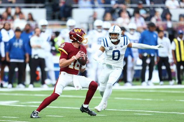 October 4, 2026, London, England, United Kingdom: Quarterback ATHAN KALIAKMANIS of Washington Commanders in the NFL, American Football Herren, USA 2026 27 regular season game week 4 between INDIANAPOLIS COLTS and WASHINGTON COMMANDERS at the Tottenham Hotspur Stadium in London, United Kingdom. Colts won 30:13 against Commanders. NFL 2026: Colts 30:13 Commanders  - ZUMAc179 20261004_zep_c179_124 Copyright: xMickaelxChavetx