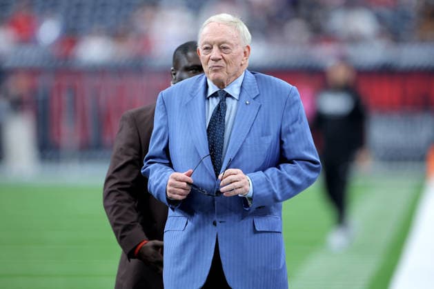 October 4, 2026, Houston, Texas, U.S: Dallas Cowboys owner and general manager Jerry Jones prior to the NFL, American Football Herren, USA regular season game between the Houston Texans and the Dallas Cowboys at Reliant Stadium in Houston, TX on October 4, 2026. Houston U.S - ZUMAw137 20261004_aap_w137_042 Copyright: xErikxWilliamsx