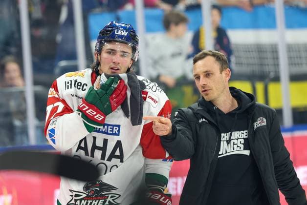 Luke Toporowski, No. 77 of the Augsburg Panthers, suffered a chin injury; EHC Red Bull Munich vs. Augsburg Panthers, Matchday 6, Ice Hockey, Penny DEL, October 3, 2026, Munich, Bavaria, Germany Copyright: xkolbert-press ChristianxKolbertx