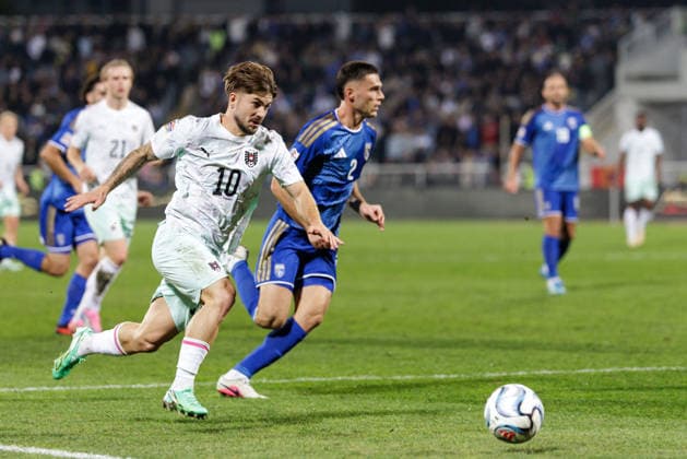 SOCCER - NL, KOS vs AUT PRISTINA,KOSOVO,04.OCT.26 - SOCCER - UEFA Nations League, OEFB international match, Länderspiel, Nationalmannschaft Kosovo vs Austria. Image shows Romano Schmid (AUT) and Ron Raci (KOS).  GEPAxpictures xArminxRauthner