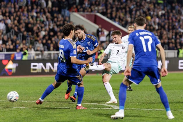 SOCCER - NL, KOS vs AUT PRISTINA,KOSOVO,04.OCT.26 - SOCCER - UEFA Nations League, OEFB international match, Länderspiel, Nationalmannschaft Kosovo vs Austria. Image shows Leon Avdullahu (KOS), Christoph Lang (AUT) and Ermal Krasniqi (KOS).  GEPAxpictures xArminxRauthner