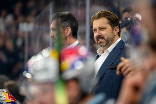 Hockey, DEL, 20261004, EHC Red Bull Munich vs. Augsburg Panthers Pictured: EHC Red Bull Munich coach OLIVER DAVID, Munich, SAP Garden, Bavaria, Germany Copyright: Passion2Press MarkusxFischerx
