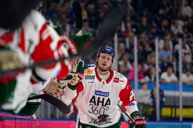 Ice Hockey, DEL, 20261004, EHC Red Bull Munich vs. Augsburg Panthers. Pictured: Goal 1, Alexander Blank, Augsburg, 26, Munich SAP Garden, Bavaria, Germany Copyright: Passion2Press MarkusxFischerx