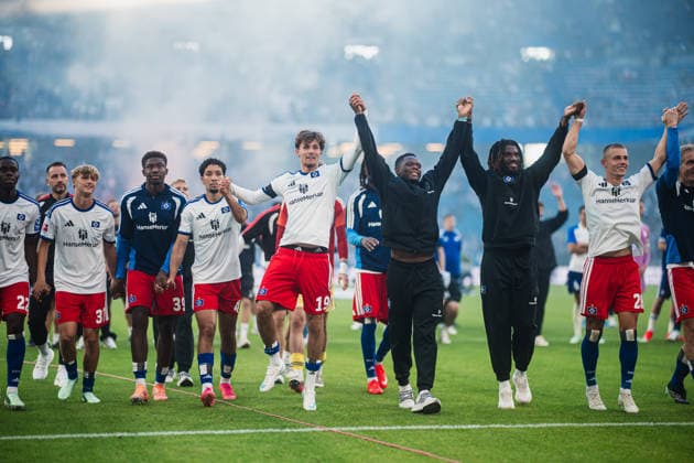 Friendly Match: Hamburger SV vs. FC Copenhagen, October 4, 2026. The team thanks the fans: Otto Stange (Hamburger SV), 19, Patson Daka, Terem Moffi, Miro Muheim (Hamburger SV), 28; Soccer; Friendly match: Hamburger SV vs. FC Copenhagen on October 4, 2026, at the Volksparkstadion, Hamburg. DFL regulations prohibit any use of photographs as image sequences and or quasi-video. Copyright: xBEAUTIFULxSPORTS Tonhäuserx