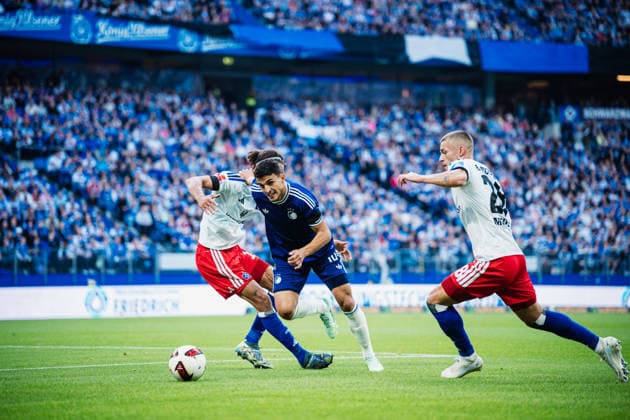 Friendly Match: Hamburger SV vs. FC Copenhagen, October 4, 2026 Mohamed Elyounoussi (FC Copenhagen), 10, against Yussuf Poulsen (Hamburger SV), 15, and Miro Muheim (Hamburger SV), 28 Soccer, Friendly Match: Hamburger SV vs. FC Copenhagen on October 4, 2026, at the Volksparkstadion, Hamburg. DFL regulations prohibit any use of photographs as image sequences and or quasi-video. Copyright: xBEAUTIFULxSPORTS Tonhäuserx