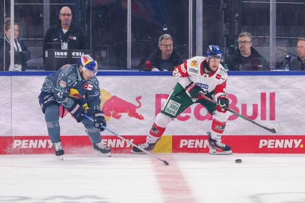 One-on-one, action, featuring Yasin Ehlitz 42 (EHC Red Bull Munich) and Noel Hoefenmayer 22 (Augsburger Panther), EHC Red Bull Munich vs. Augsburger Panther, Matchday 6, Ice Hockey, Penny DEL, October 3, 2026, Munich, Bavaria, Germany Copyright: xkolbert-press ChristianxKolbertx