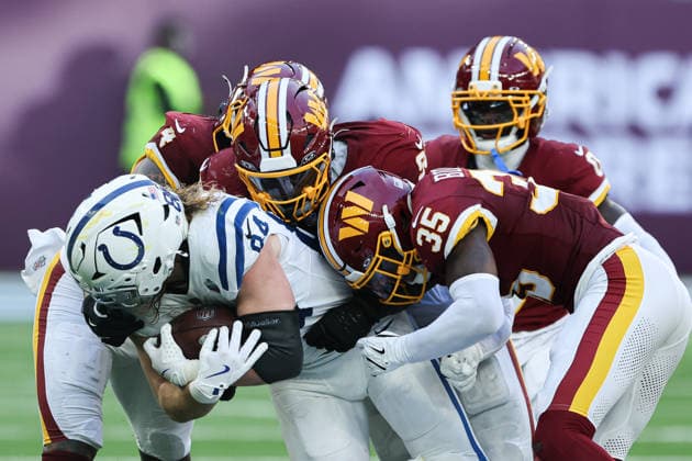 4th October 2026; Tottenham Hotspur Stadium, London, England; NFL, American Football Herren, USA International Series American Football, Washington Commanders versus Indianapolis Colts; Indianapolis Colts tight end Tyler Warren feels pressure from Washington Commanders safety Percy Butler HenningxVonxJagow