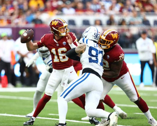 October 4, 2026, London, England, United Kingdom: Quarterback ATHAN KALIAKMANIS 16 of Washington Commanders throws the ball in the NFL, American Football Herren, USA 2026 27 regular season game week 4 between INDIANAPOLIS COLTS and WASHINGTON COMMANDERS at the Tottenham Hotspur Stadium in London, United Kingdom. Colts won 30:13 against Commanders. London United Kingdom - ZUMAc179 20261004_zep_c179_139 Copyright: xMickaelxChavetx