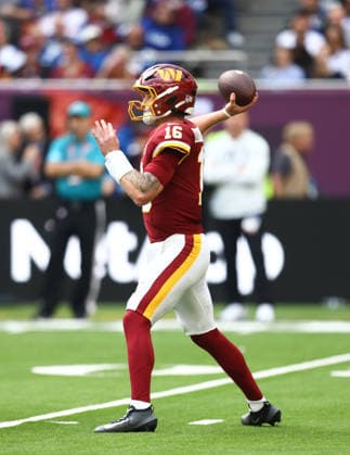 October 4, 2026, London, England, United Kingdom: Quarterback ATHAN KALIAKMANIS 16 of Washington Commanders throws the ball in the NFL, American Football Herren, USA 2026 27 regular season game week 4 between INDIANAPOLIS COLTS and WASHINGTON COMMANDERS at the Tottenham Hotspur Stadium in London, United Kingdom. Colts won 30:13 against Commanders. London United Kingdom - ZUMAc179 20261004_zep_c179_145 Copyright: xMickaelxChavetx