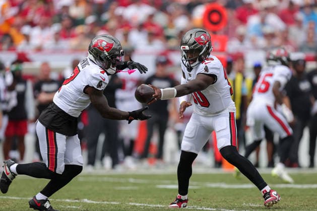 Oct 4, 2026; Tampa, FL, USA; Tampa Bay Buccaneers quarterback Jalon Daniels (10) hands the ball off to running back Bucky Irving (7) first his first NFL, American Football Herren, USA play during a game between the Green Bay Packers and Tampa Bay Buccaneers at Raymond James Stadium. Mandatory Credit: Taylor McFee-Cal Media NFL 2026: Packers Vs Buccaneers OCT 04  - ZUMAc04_ 20261004_zma_c04_036 Copyright: xTaylorxMcfeex