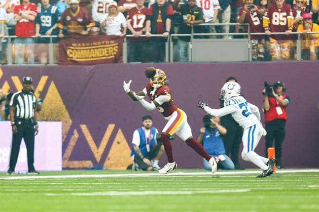 October 4, 2026, London, England, United Kingdom: STEFON DIGGS 3 of Washington Commanders catches the ball in the NFL, American Football Herren, USA 2026 27 regular season game week 4 between INDIANAPOLIS COLTS and WASHINGTON COMMANDERS at the Tottenham Hotspur Stadium in London, United Kingdom. Colts won 30:13 against Commanders. London United Kingdom - ZUMAc179 20261004_zep_c179_156 Copyright: xMickaelxChavetx