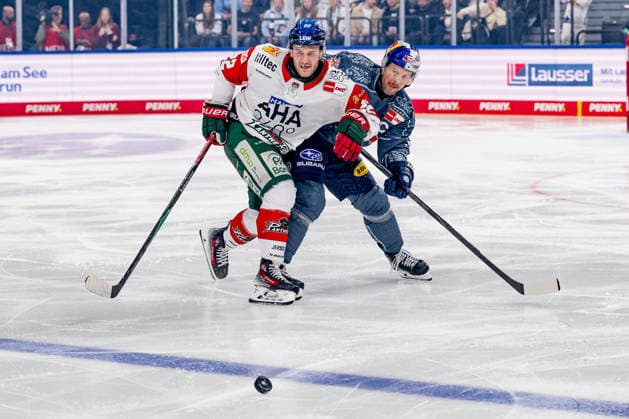 Battle for the Puck: Face-off between Noel Hoefenmayer of the Augsburger Panther, 22, and Patrick Hager of EHC Red Bull Munich, 52 (GER), EHC Red Bull Munich vs. Augsburger Panther, DEL, 2026–2027 season, Matchday 6, October 4, 2026 Photo: HMB Media, Heike Feiner Copyright: HMBxMedia HeikexFeiner